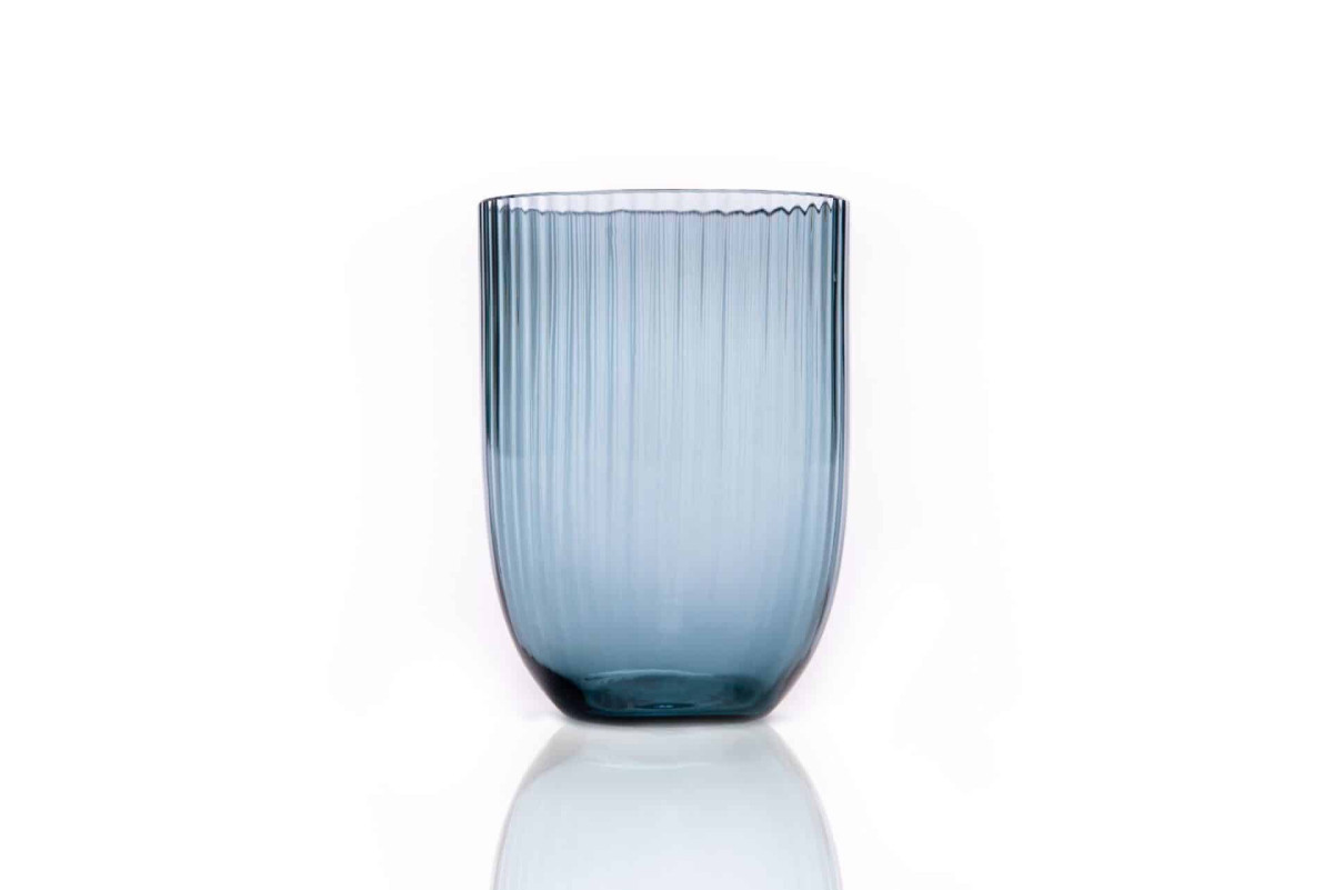 bambus blue smoke, anna von lipa, remix by Sofie, anna von lipa glas, mundblæste glas, handblown glass, glas, drikkeglas, vandglas, farvede glas, mix og matck glas, mix & matck glas, tumbler, wawe glas, swirk glas, harlekin glas, spiral glas, bambus glas, oliveglas, borddækning