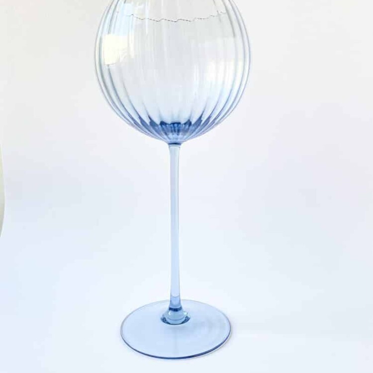 lyon rødvinsglas i blue smoke,wineglass, handblown, glas, remix by sofie,anna von lipa vinglas, rødvinglas, vinglas, mundblæst vinglas, vinglas, lyon vinglas, anna von lipa glas