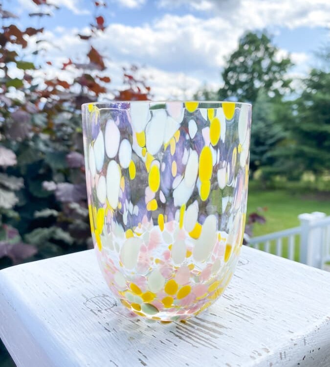 vandglas, anna von lipa mix & match, tumbler, vand glas, drikkeglas, drinking glass, farvede glas , remix by sofie, anna von lipa glas, anna von lipa forhandler,bohemia glass, mundblæste glas, confetti glas, splash glas, borddækning, splash glas, anna von lipa forhandler, borddækning,splash glas summer vol. 2 med rosa, kanariengelb, mint og pinklysegul, splash glas, anna von lipa big splash, opal glas, opaline glas, bohemian glasses, handblown glasses, mundblæste glas, glas med opal spots, remix by sofie, anna von lipa forhandler