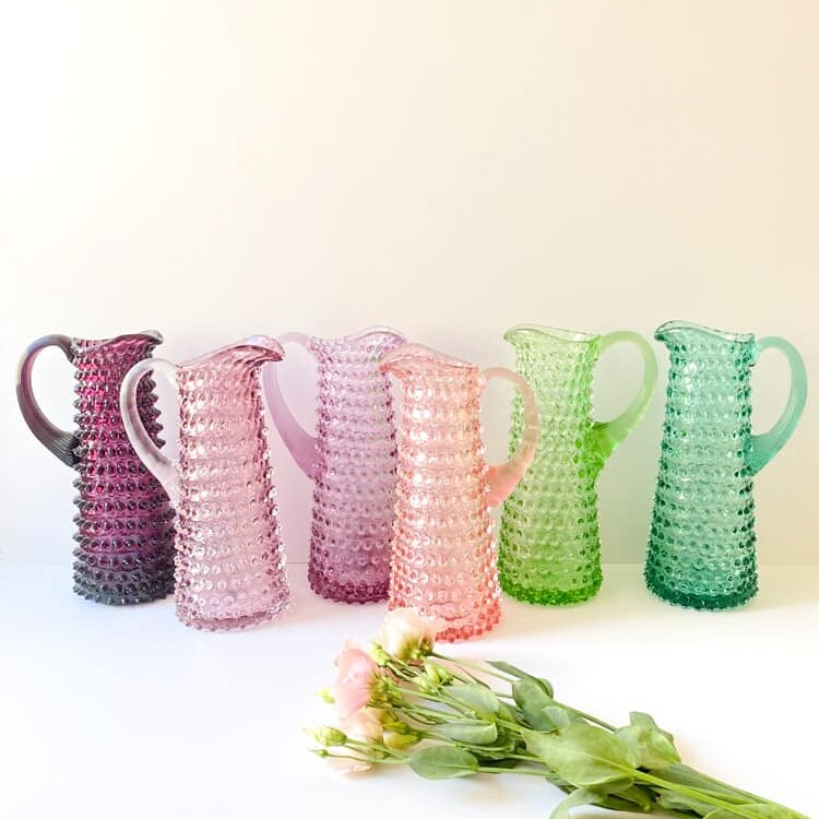 eiffiel kande i gul, høj kande i gul, anna von lipa kande, anna von liap glas, pindsvine kande høj, anne von lipa forhandler, remix by sofie, kander, glas kander, hobnail glass, pinapple glass,