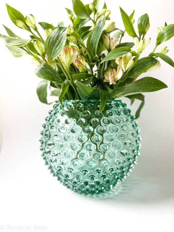 pindsvine vase 18 cm i beryl, anna von lipa vase, vase i pindsvine glas, mundblæst glas, hobnail glass, bohemian glass, remix by sofie, vase, blomstervase, vase fra Anna von Lipa, bordækning