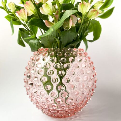 pindsvine vase 18 cm lyserød, anna von lipa vase, vase i pindsvine glas, mundblæst glas, hobnail glass, bohemian glass, remix by sofie, vase, blomstervase, vase fra Anna von Lipa, bordækning