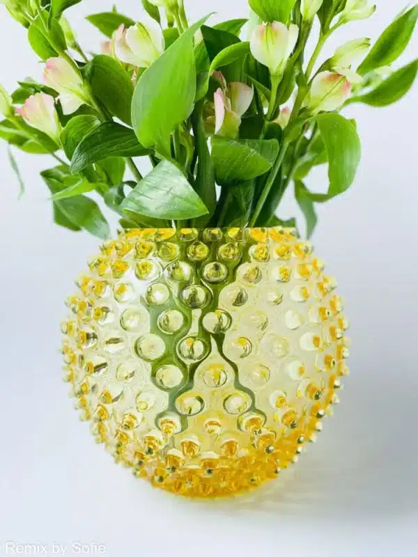 pindsvine vase 18 cm citron, anna von lipa vase, vase i pindsvine glas, mundblæst glas, hobnail glass, bohemian glass, remix by sofie, vase, blomstervase, vase fra Anna von Lipa, bordækning