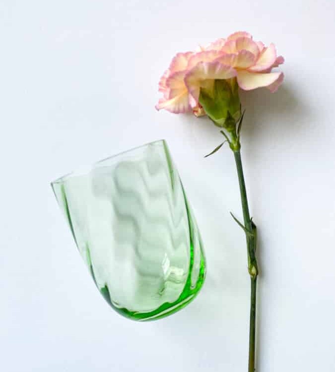 swirl glas i lysegrøn, anna von lipa mix & match, swirl glas, wawe glas, harlekin glas, tumbler, vand glas, drikkeglas, drinking glass, anna von lipa glas, remix by sofie anna von lipa forhandler,