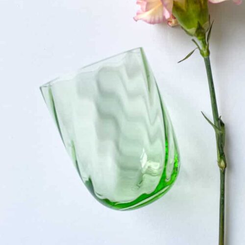 swirl glas i lysegrøn, anna von lipa mix & match, swirl glas, wawe glas, harlekin glas, tumbler, vand glas, drikkeglas, drinking glass, anna von lipa glas, remix by sofie anna von lipa forhandler,