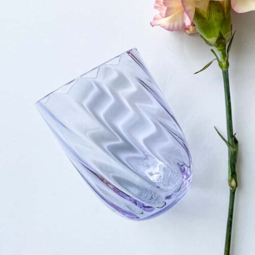 swirl glas i syren lilla, anna von lipa mix & match, swirl glas, wawe glas, harlekin glas, tumbler, vand glas, drikkeglas, drinking glass, anna von lipa glas, remix by sofie anna von lipa forhandler,