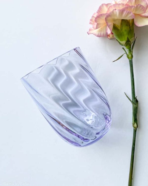 swirl glas i syren lilla, anna von lipa mix & match, swirl glas, wawe glas, harlekin glas, tumbler, vand glas, drikkeglas, drinking glass, anna von lipa glas, remix by sofie anna von lipa forhandler,