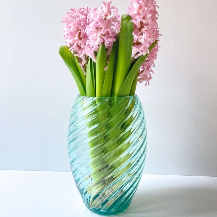 remix by sofie, anna von lipa, anna von lipa vase, anna von lipa glas, mundblæst glas, elipse vase, blomstervase, farvet glas,