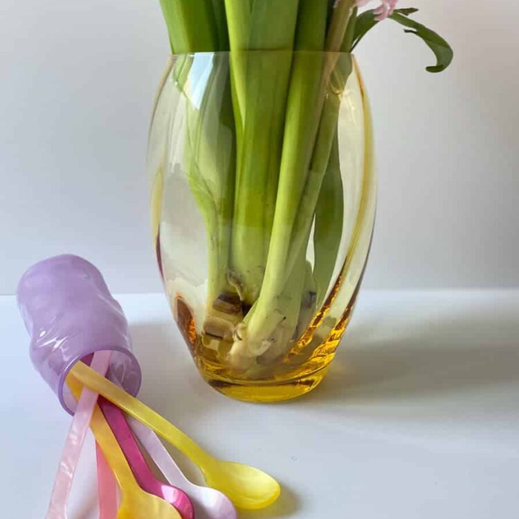 remix by sofie, anna von lipa, anna von lipa vase, anna von lipa glas, mundblæst glas, elipse vase, blomstervase, farvet glas,