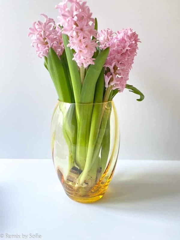 remix by sofie, anna von lipa, anna von lipa vase, anna von lipa glas, mundblæst glas, elipse vase, blomstervase, farvet glas,