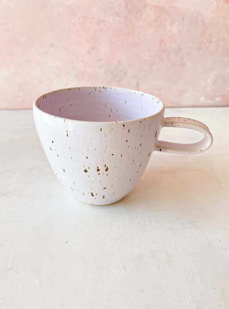 kop, anne kop, anne koppen, hånddrejet kop, keramik kop, te kop, kaffe kop, latte kop, kop med hank, trine lise keramik, cappucino kop, stentøj kop, ceramic cup, mug,