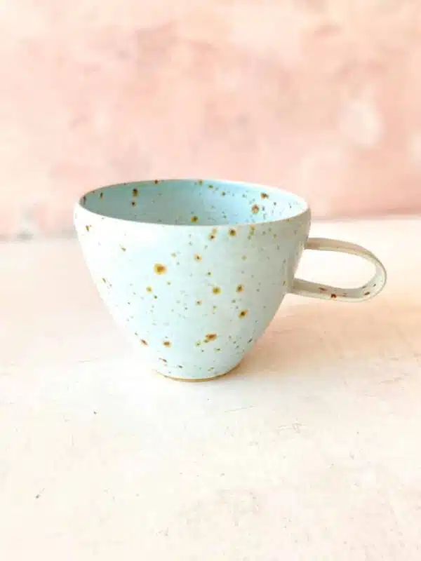 kop, anne kop, anne koppen, hånddrejet kop, keramik kop, te kop, kaffe kop, latte kop, kop med hank, trine lise keramik, cappucino kop, stentøj kop, ceramic cup, mug,