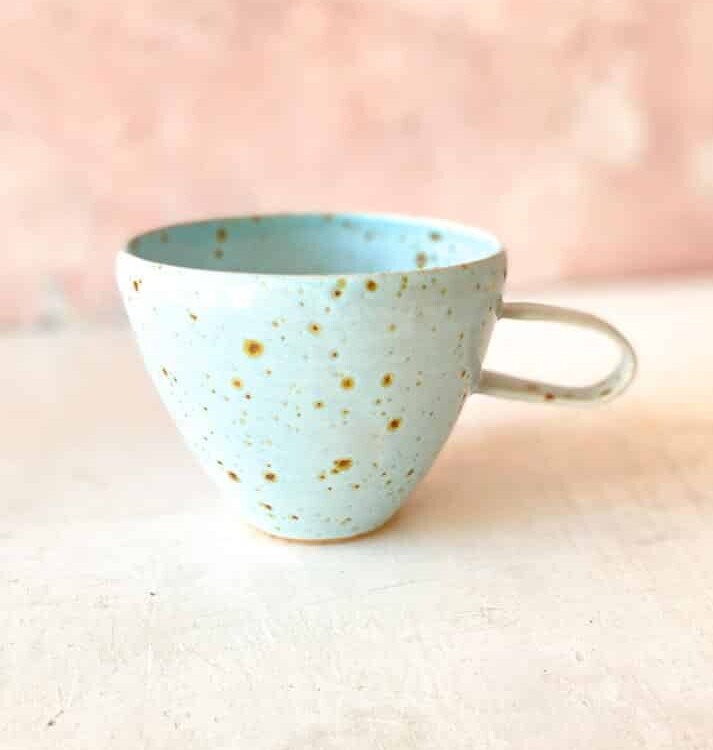 kop, anne kop, anne koppen, hånddrejet kop, keramik kop, te kop, kaffe kop, latte kop, kop med hank, trine lise keramik, cappucino kop, stentøj kop, ceramic cup, mug,