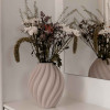 specktrum keramik vase, flora vase, swirl i creme hvid, , sandfarvet vase, lysebrun vase, borddækning, bolig interiør, dansk design