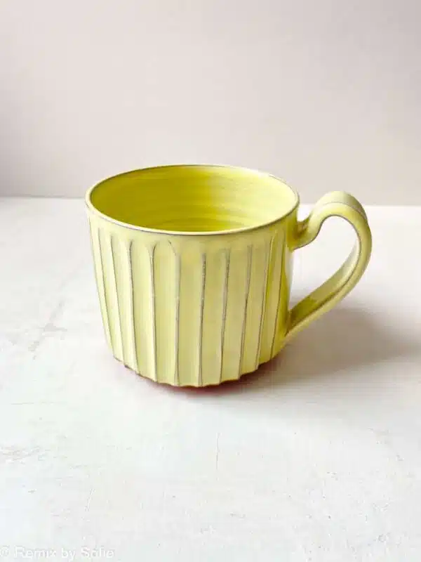 trine lise keramik, rillet kop, kop, hånddrejet kop, keramik kop, te kop, kaffe kop, latte kop, kop med hank, trine lise keramik, cappucino kop, stentøj kop, ceramic cup, mug,