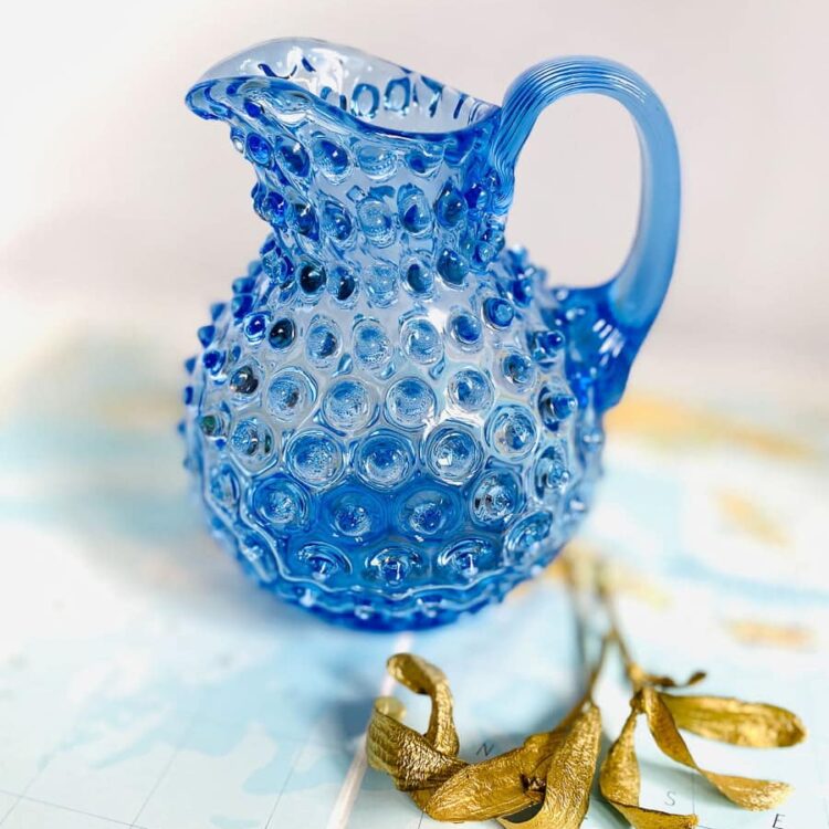 anna von lipa kande, anna von lipa pindsvine kande, pindsvinekande, pindsvinekande, pindsvine kande,hobnail jug, hobnailglass, pindsvineglas kandeKande i pindsvin 1 liter- lyseblå