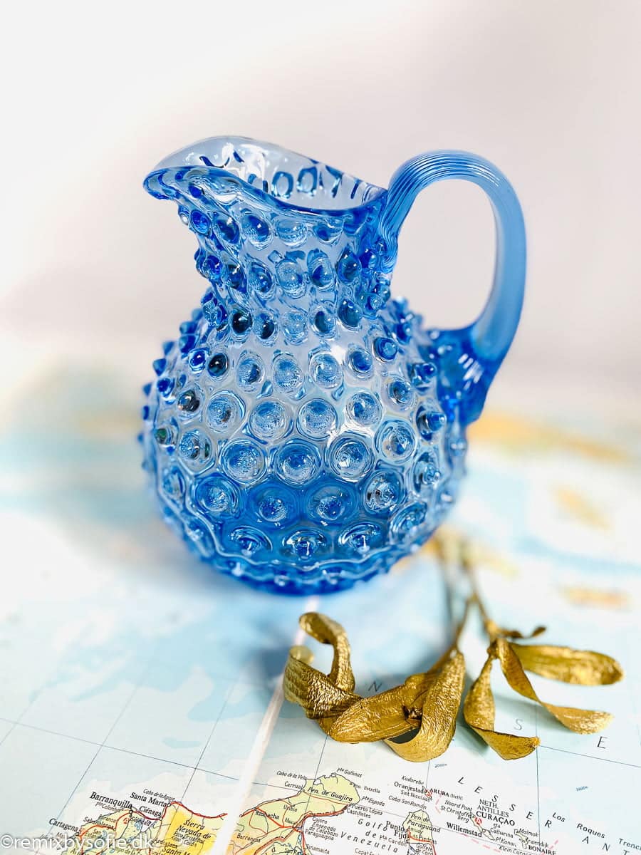 anna von lipa kande, anna von lipa pindsvine kande, pindsvinekande, pindsvinekande, pindsvine kande,hobnail jug, hobnailglass, pindsvineglas kandeKande i pindsvin 1 liter- lyseblå