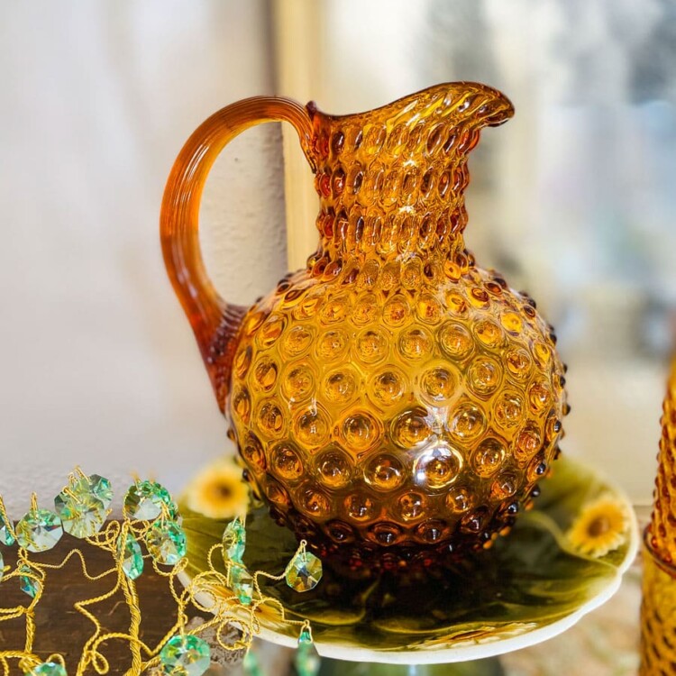 anna von lipa kande, anna von lipa pindsvine kande, pindsvinekande, pindsvinekande, pindsvine kande,hobnail jug, hobnailglass, pindsvineglas kandeKande i pindsvin 2 liter i mørk amber