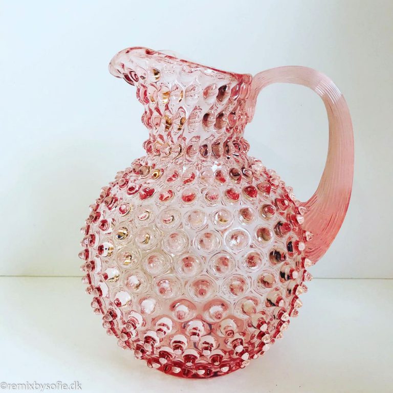 anna von lipa kande, anna von lipa pindsvine kande, pindsvinekande, pindsvinekande, pindsvine kande,hobnail jug, hobnailglass, pindsvineglas kandeKande i pindsvin 2 liter i lyserød - rosa