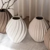 specktrum keramik vase, luna, sandfarvet vase, lysebrun vase, borddækning, bolig interiør, dansk design