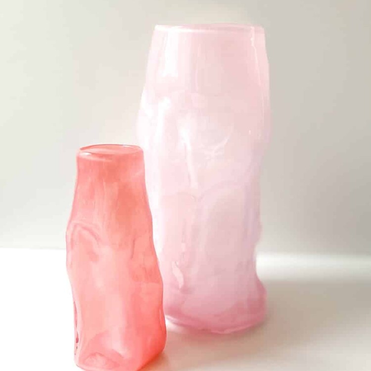 marie retpen vase, vaser, blomster vase, mundblæst glas, blomstervasemundblæst vase, krøl vase, vase i organisk form, krølvase, remix by sofie