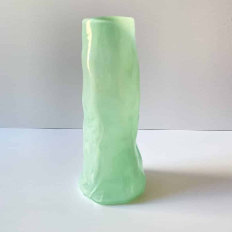 marie retpen vase, vaser, blomster vase, mundblæst glas, blomstervasemundblæst vase, krøl vase, vase i organisk form, krølvase, remix by sofie