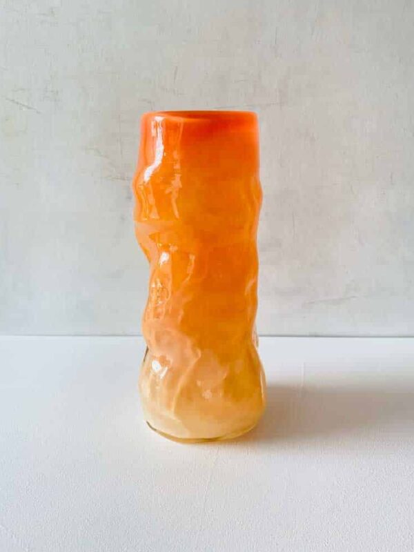 marie retpen, krølvase, vaser med spots,krøl vase, curlyvase, handblown, lille krølvase, cross curly vase, vase, blomstervase, glasvase, vase i opal, mundblæst glas, mundblæst vase, krølvase, krølvaser, marie retpen vaser, glaspuster, bordækning, remix by sofie, blomster vase, vases, handblown glass, dansk design unika vase, curly flowervase,, boliginteriør