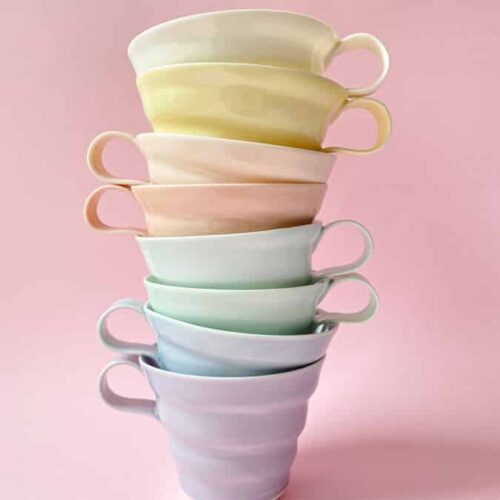 rikke manglesen keramik, porcelæns kop, kaffe kop, kop, pastelfarvet kop, kaffekop, tekop