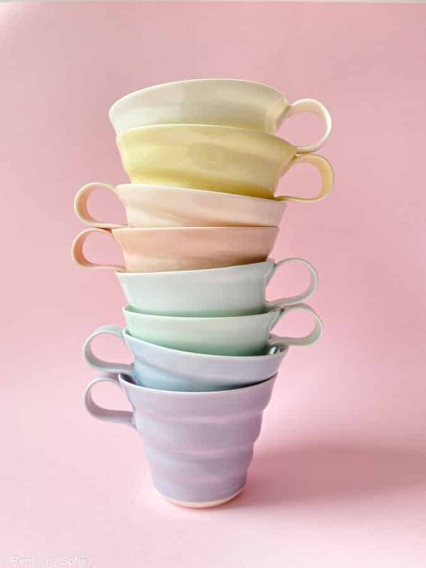 rikke manglesen keramik, porcelæns kop, kaffe kop, kop, pastelfarvet kop, kaffekop, tekop