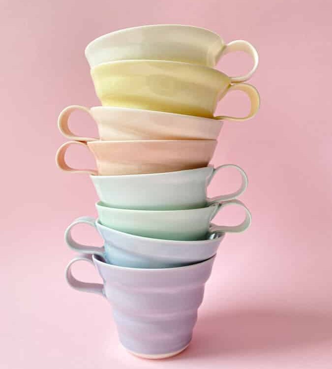 rikke manglesen keramik, porcelæns kop, kaffe kop, kop, pastelfarvet kop, kaffekop, tekop