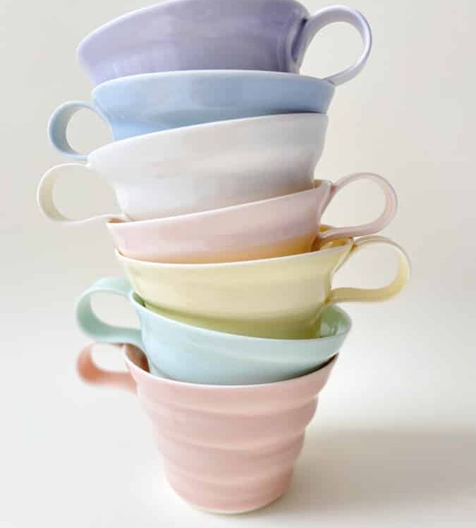 rikke manglesen keramik, porcelæns kop, kaffe kop, kop, pastelfarvet kop, kaffekop, tekop