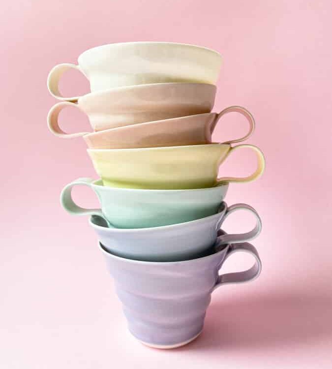 rikke manglesen keramik, porcelæns kop, kaffe kop, kop, pastelfarvet kop, kaffekop, tekop