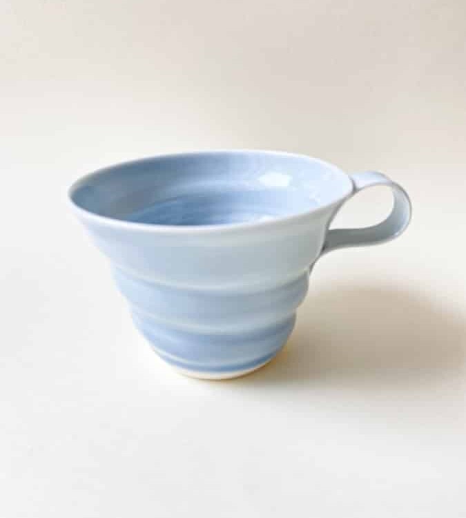 rikke manglesen keramik, porcelæns kop, kaffe kop, kop, pastelfarvet kop, kaffekop, tekop