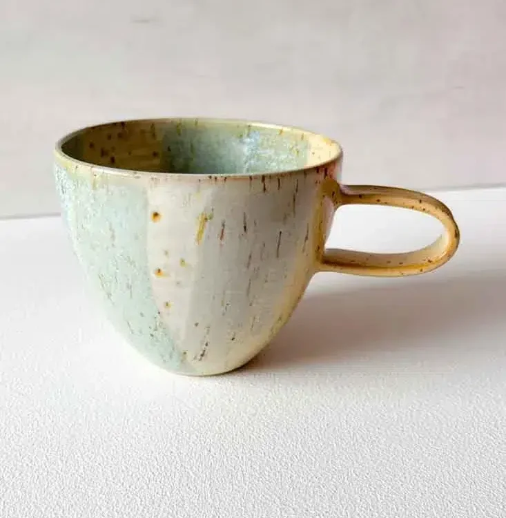 trine lise keramik, rillet kop, kop, hånddrejet kop, keramik kop, t kop, kaffe kop, latte kop, kop med hank, trine lise keramik, cappucino kop, stentøj kop, ceramic cup, mug,