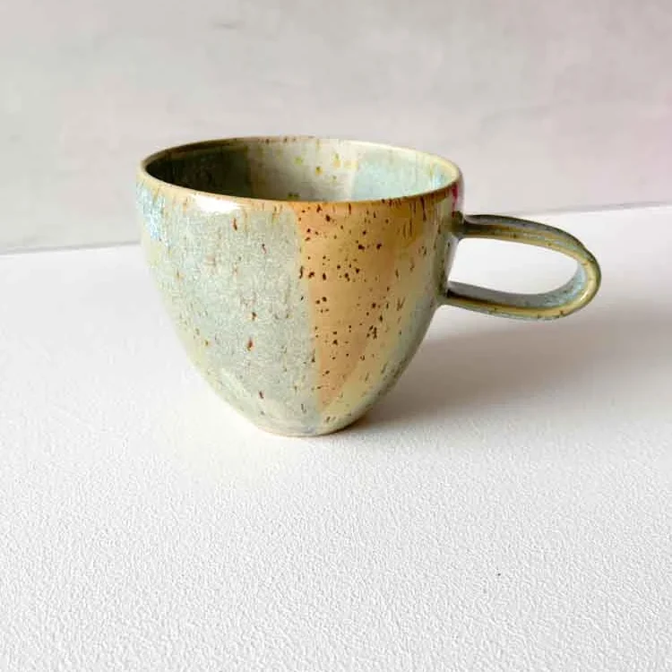 trine lise keramik, rillet kop, kop, hånddrejet kop, keramik kop, te kop, kaffe kop, latte kop, kop med hank, trine lise keramik, cappucino kop, stentøj kop, ceramic cup, mug,