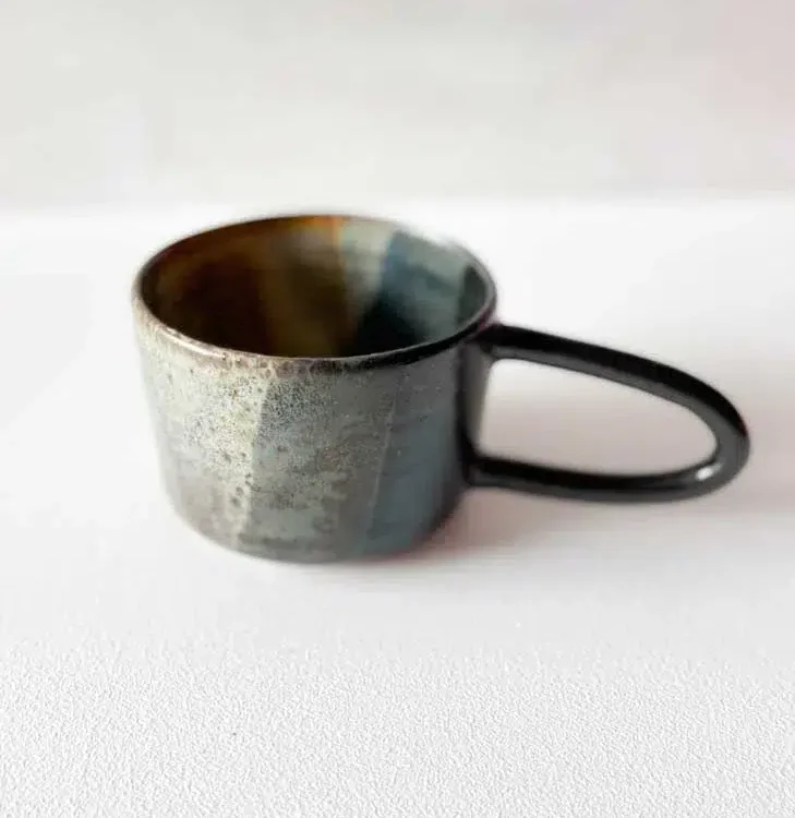 trine lise keramik, rillet kop, kop, hånddrejet kop, keramik kop, te kop, kaffe kop, latte kop, kop med hank, trine lise keramik, cappucino kop, stentøj kop, ceramic cup, mug,