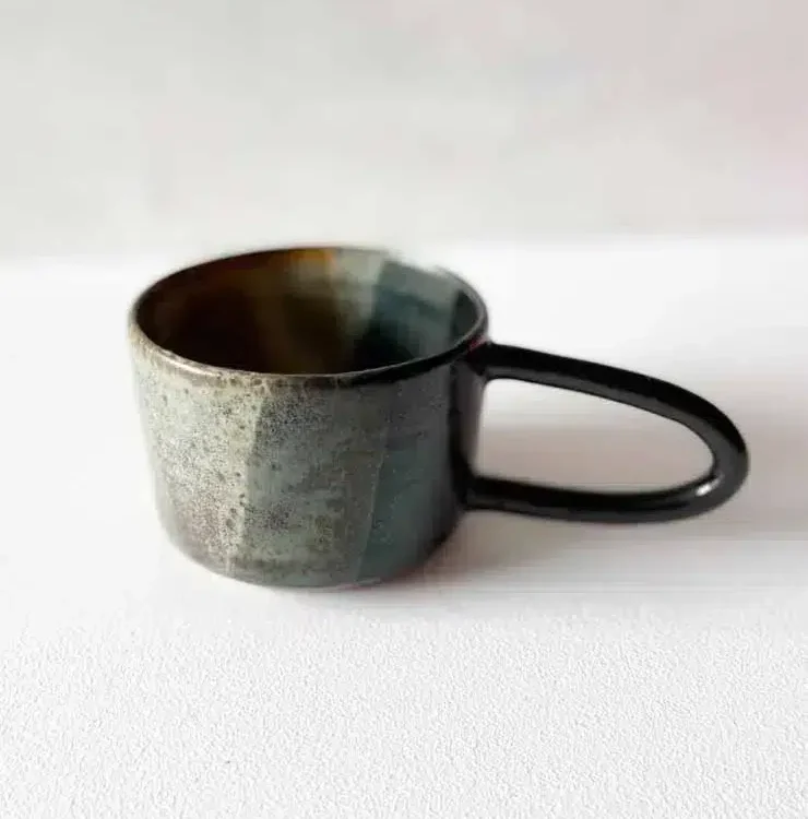 trine lise keramik, rillet kop, kop, hånddrejet kop, keramik kop, te kop, kaffe kop, latte kop, kop med hank, trine lise keramik, cappucino kop, stentøj kop, ceramic cup, mug,