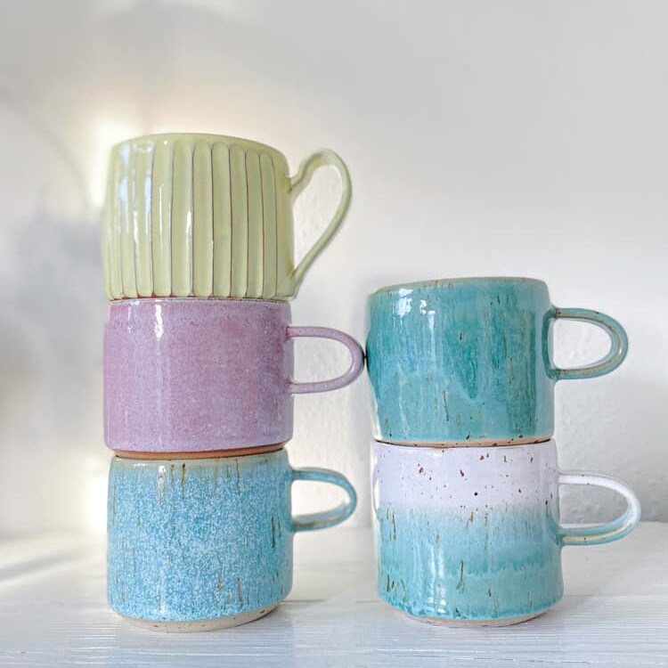 trine lise keramik, rillet kop, kop, hånddrejet kop, keramik kop, te kop, kaffe kop, latte kop, kop med hank, trine lise keramik, cappucino kop, stentøj kop, ceramic cup, mug,