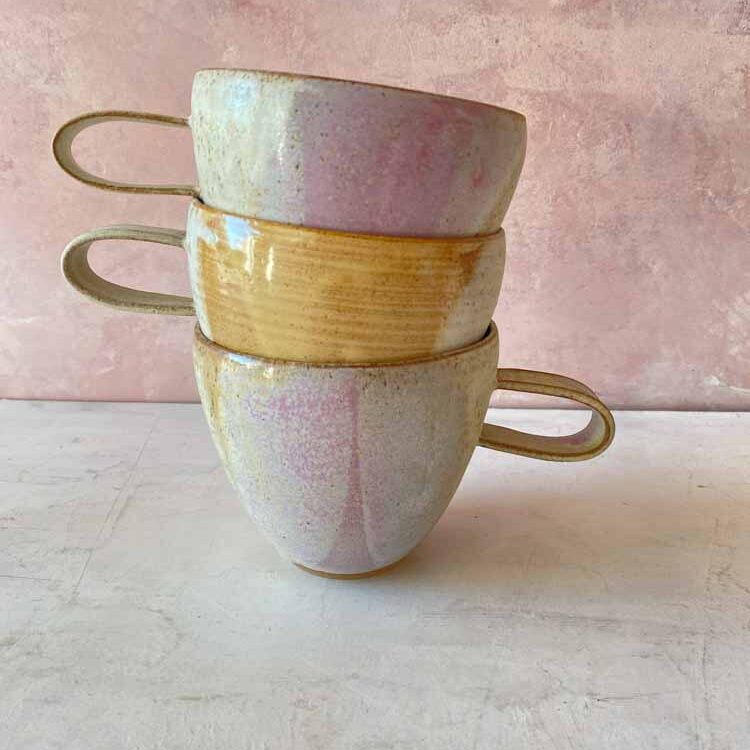 kop, anne kop, anne koppen, hånddrejet kop, keramik kop, te kop, kaffe kop, latte kop, kop med hank, trine lise keramik, cappucino kop, stentøj kop, ceramic cup, mug,