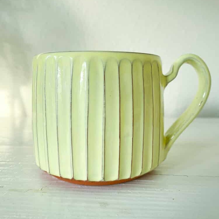 trine lise keramik, rillet kop, kop, hånddrejet kop, keramik kop, te kop, kaffe kop, latte kop, kop med hank, trine lise keramik, cappucino kop, stentøj kop, ceramic cup, mug,