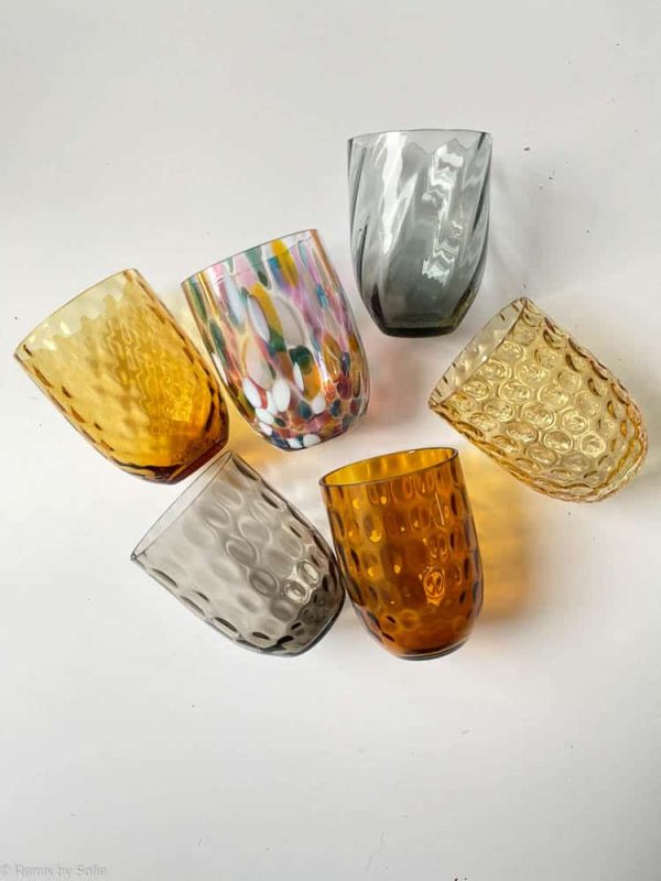 anna von lipa, remix by Sofie, anna von lipa glas, mundblæste glas, handblown glass, glas, drikkeglas, vandglas, farvede glas, mix og matck glas, mix & matck glas, tumbler, wawe glas, swirk glas, harlekin glas, spiral glas, bambus glas, oliveglas, borddækning