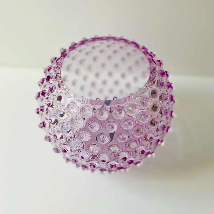 anna von lipa, pindsvineglas, pindsvine vase, vase i pindsvineglas, hobnail glass, hobnail