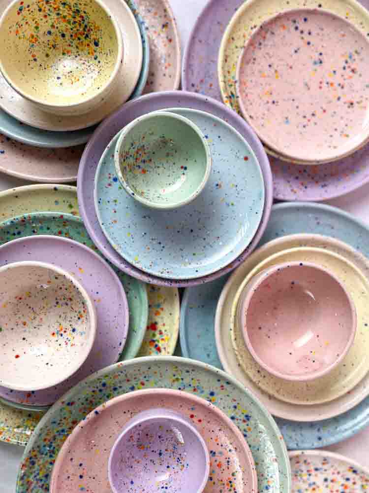 tallerken, egg back home,middagstallerken, frokost tallerken, bolig interiør, colourful home, tableware,pasteller, party collection, remix by sofie confetti serien,