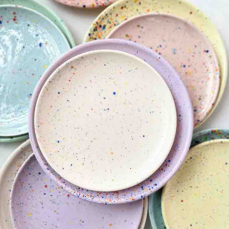 tallerken, egg back home,middagstallerken, frokost tallerken, bolig interiør, colourful home, tableware,pasteller, party collection, remix by sofie confetti serien,