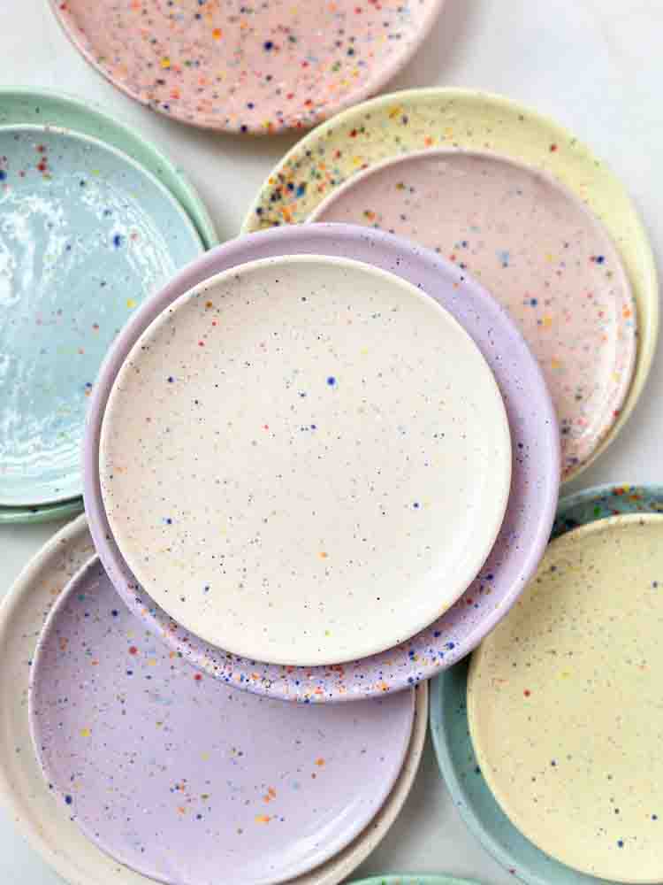 tallerken, egg back home,middagstallerken, frokost tallerken, bolig interiør, colourful home, tableware,pasteller, party collection, remix by sofie confetti serien,