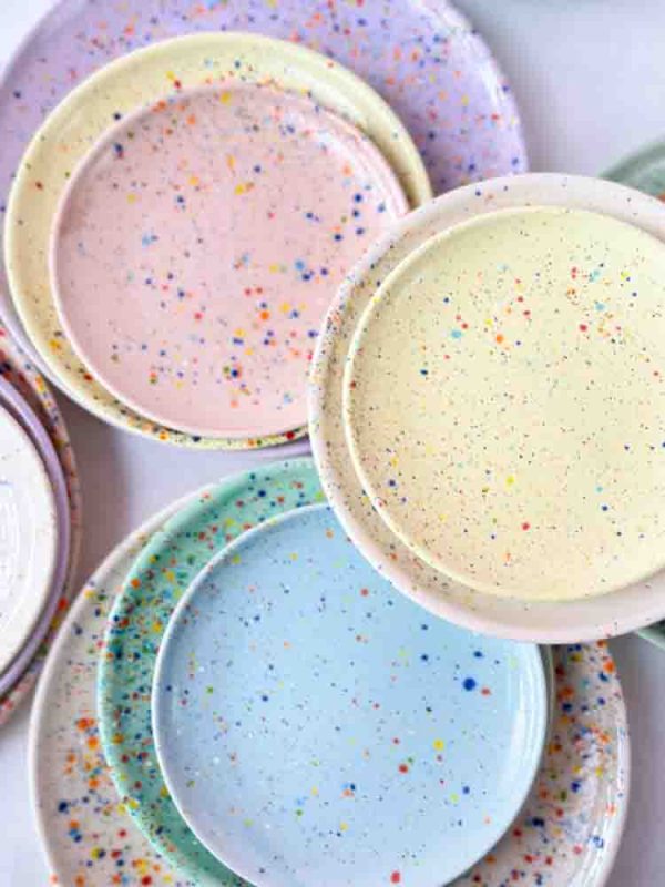 tallerken, egg back home,middagstallerken, frokost tallerken, bolig interiør, colourful home, tableware,pasteller, party collection, remix by sofie confetti serien,