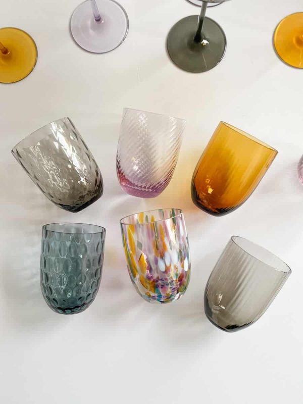 anna von lipa, remix by Sofie, anna von lipa glas, mundblæste glas, handblown glass, glas, drikkeglas, vandglas, farvede glas, mix og matck glas, mix & matck glas, tumbler, wawe glas, swirk glas, harlekin glas, spiral glas, bambus glas, oliveglas, borddækning