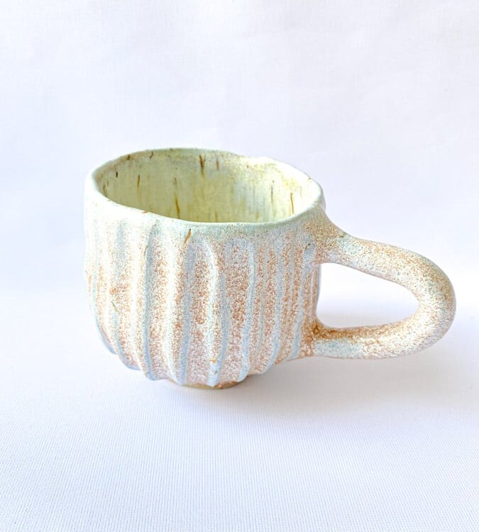 Hygge kop brede riller mintblå, kop i mint, keramik kop, ceramic cups, yellow kop, remix by sofie, mia lindbirk