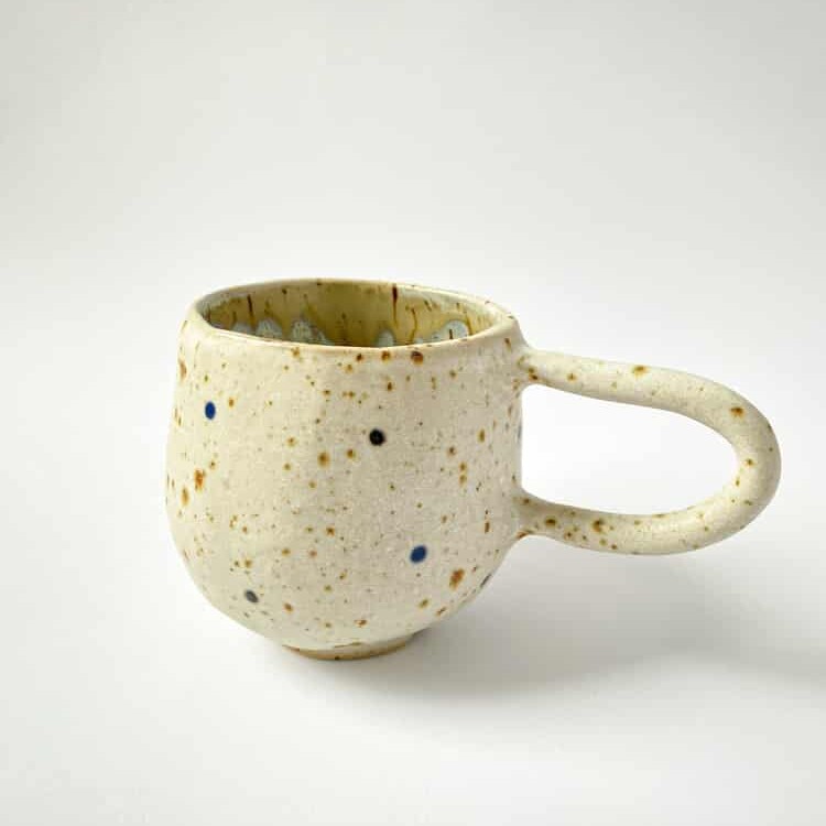 Hygge kop brede riller mintblå, kop i mint, keramik kop, ceramic cups, yellow kop, remix by sofie, mia lindbirk