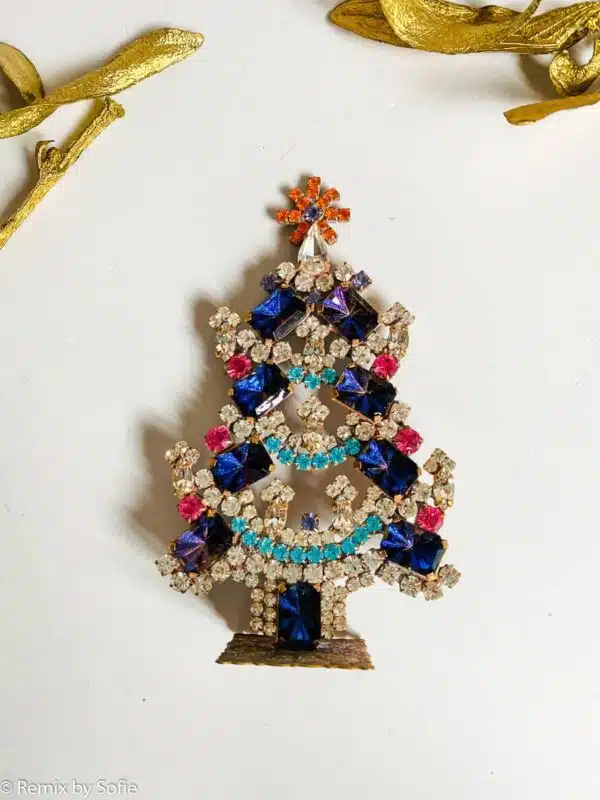 rhinstens juletræ, rhinstenstræ, juletræ i rhinststen, vintage juletræ, juletræ i vintagesten, vintage rhinstone, juletræer i sten, julepynt,christmas tree rhinstones, christmas ornament, Czech christmastree, remix by sofiejuletræ i rhinsten, rhinstens juletræ, vintage juletræ, tjekkiske juletræer, Czech christmastree, Christmas ornaments